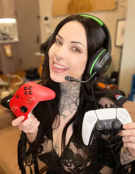 𝕹𝖆𝖚𝖌𝖍𝖙𝖞 𝕲𝖆𝖒𝖊𝖗 𝕲𝖎𝖗𝖑 profile photo