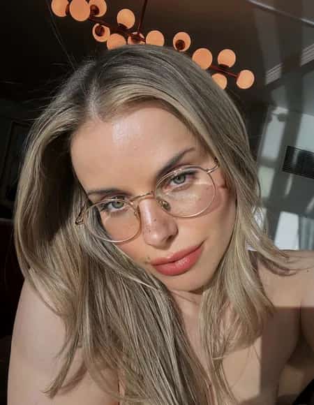 ✨ Bobbie — LIVE Tomorrow! profile photo