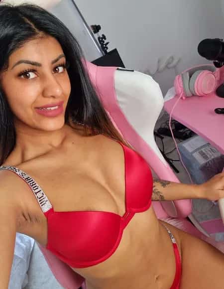 😶‍🌫️ 𝐏𝐋𝐀𝐘 𝐖𝐈𝐓𝐇 𝐌𝐄 👅 profile photo