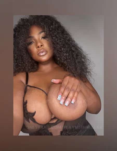 𝐔𝐑 𝐁𝐈𝐆 𝐓𝐈𝐓𝐓𝐘 𝐆𝐅💌 profile photo